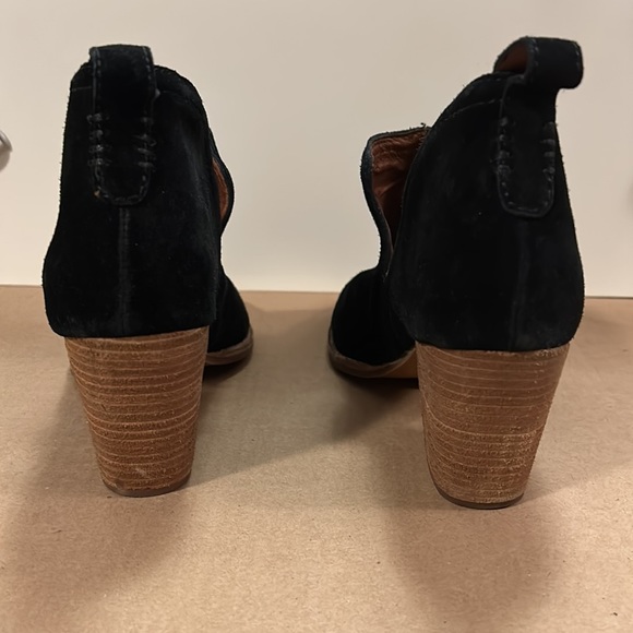 JEFFREY Campbell Rosalee Black Suede Booties size 9.5- like new condition - Picture 8 of 16